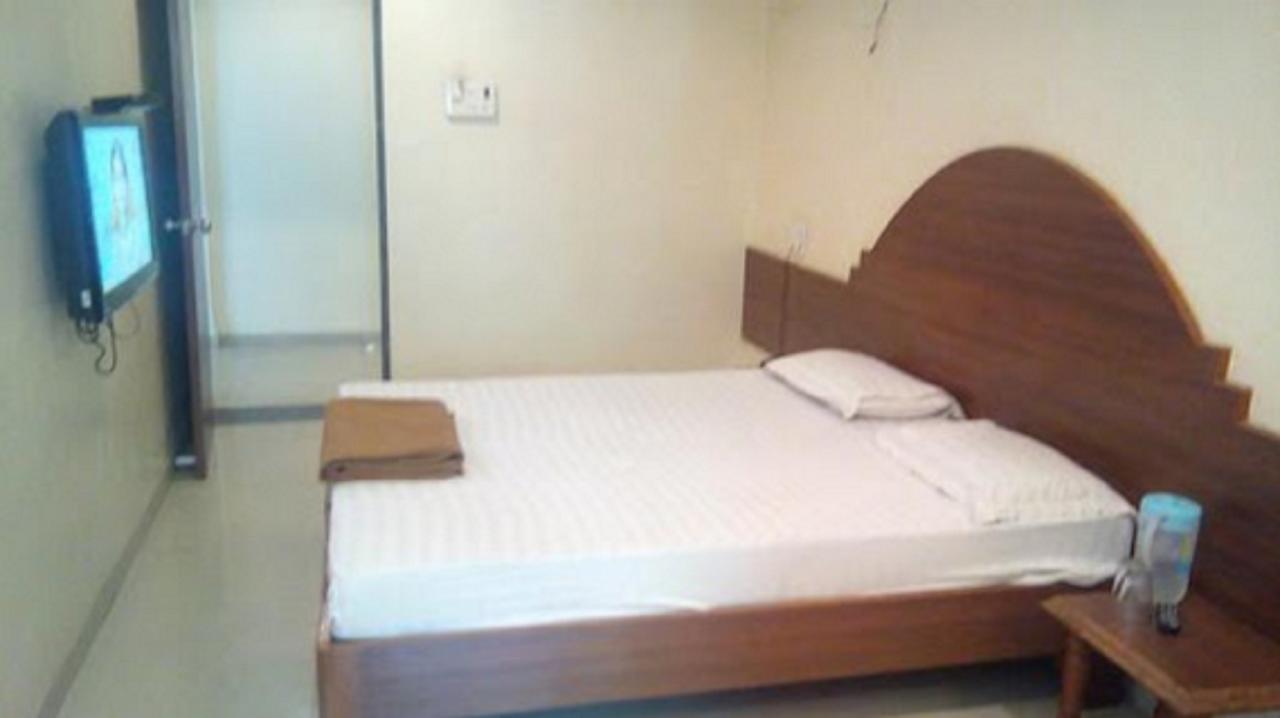 Hotel Rajdeep Poona Buitenkant foto