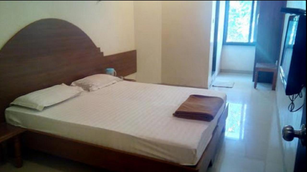 Hotel Rajdeep Poona Buitenkant foto
