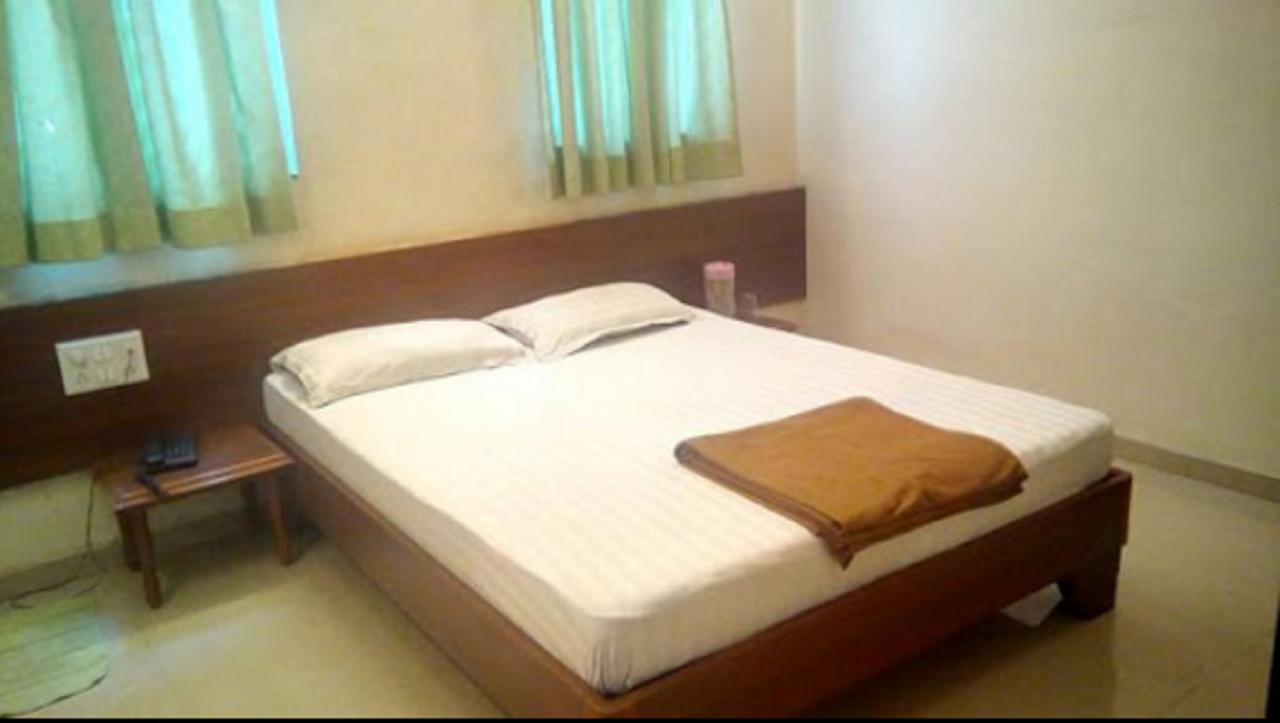 Hotel Rajdeep Poona Buitenkant foto