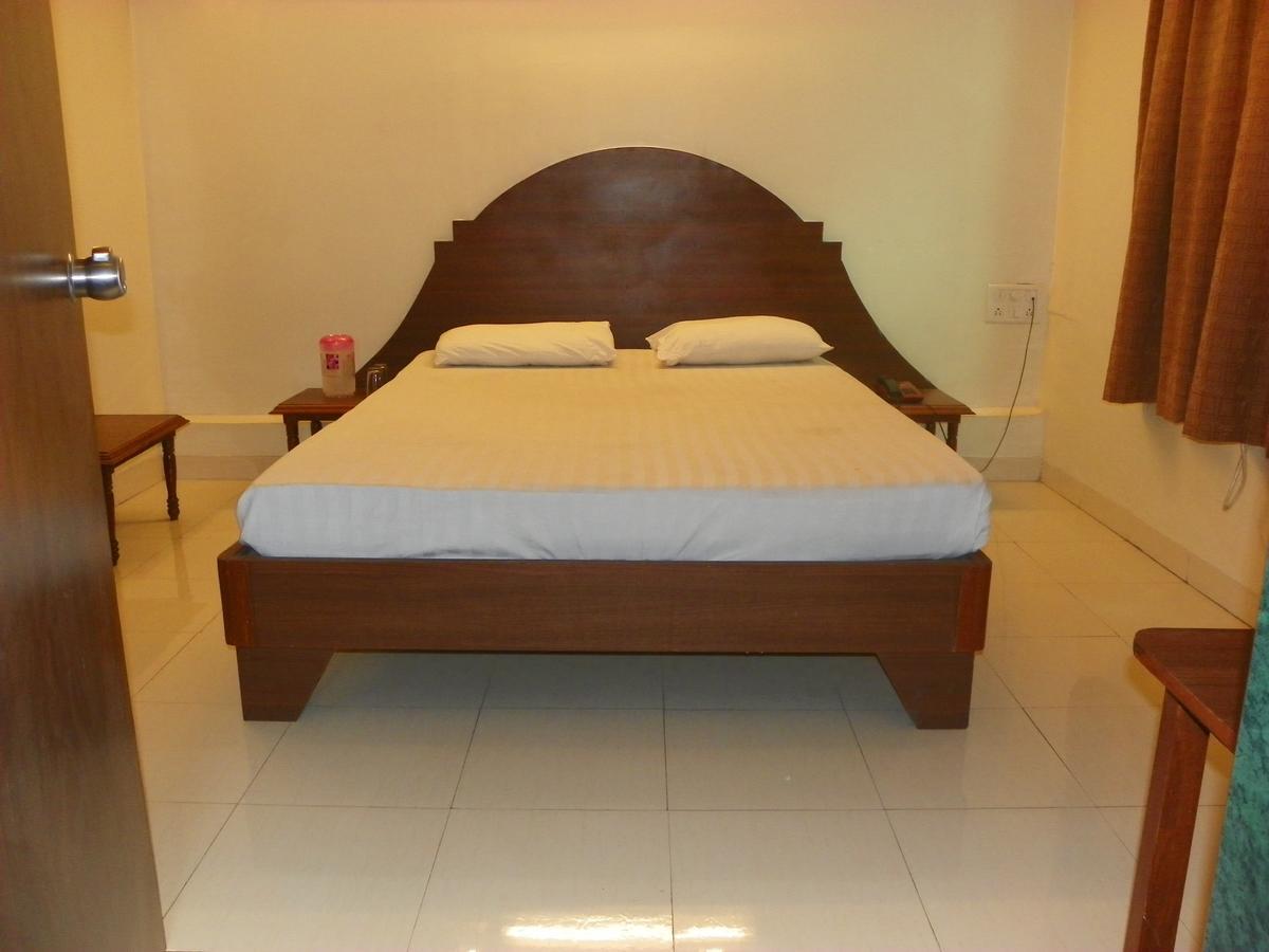 Hotel Rajdeep Poona Buitenkant foto