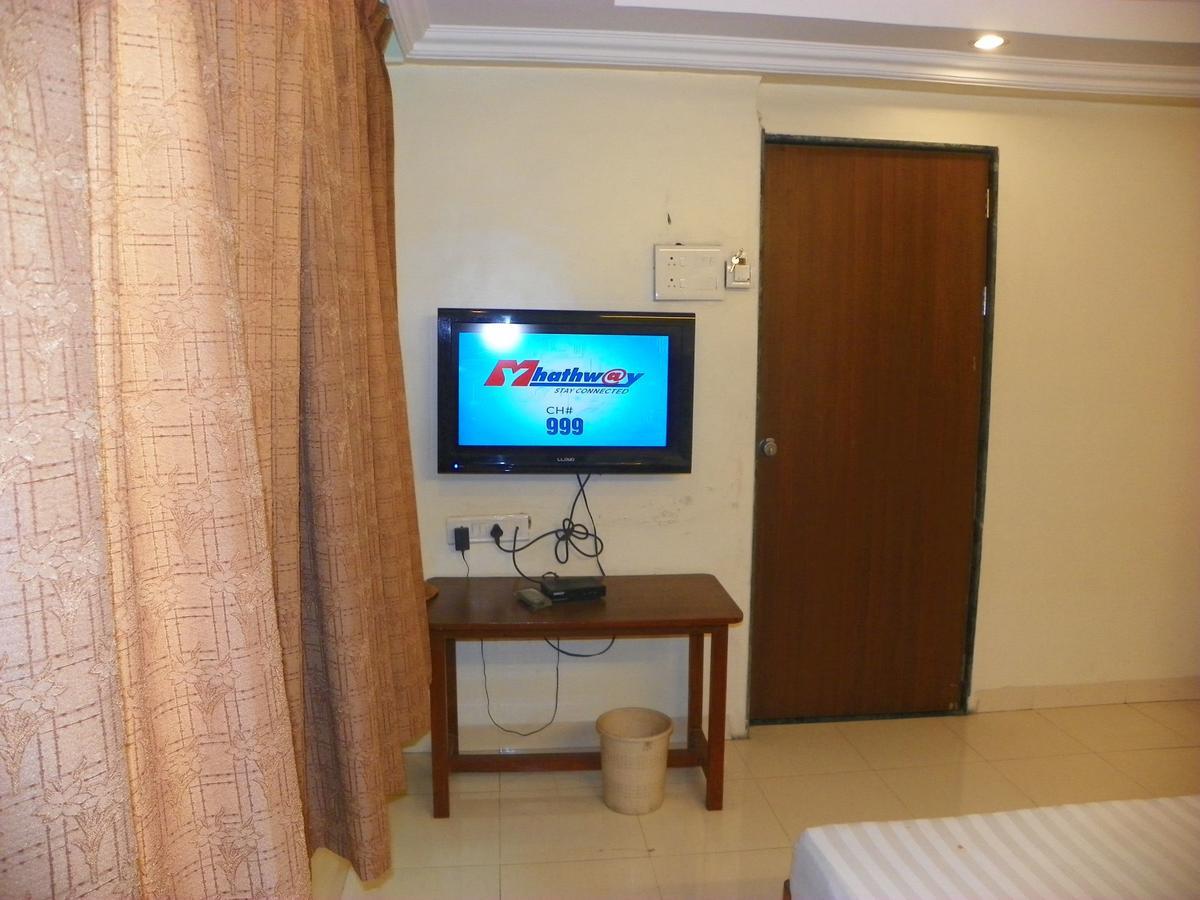 Hotel Rajdeep Poona Buitenkant foto
