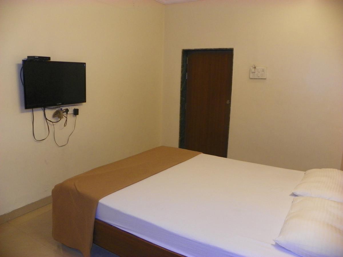 Hotel Rajdeep Poona Buitenkant foto