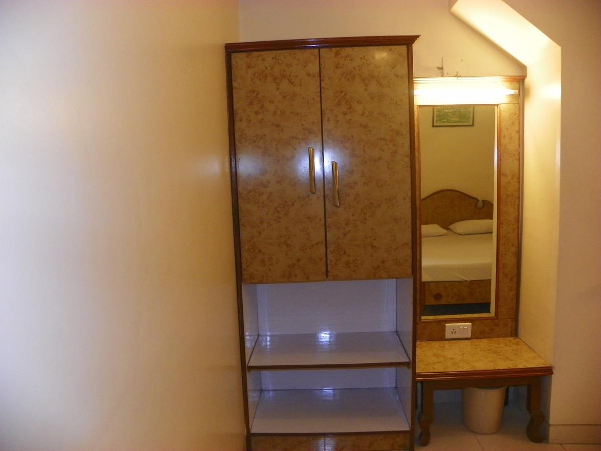 Hotel Rajdeep Poona Buitenkant foto