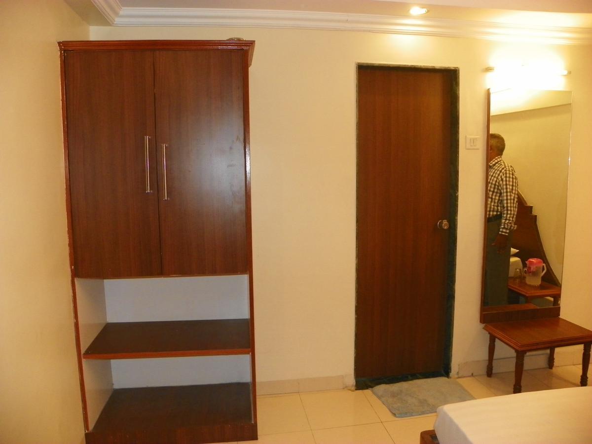 Hotel Rajdeep Poona Buitenkant foto