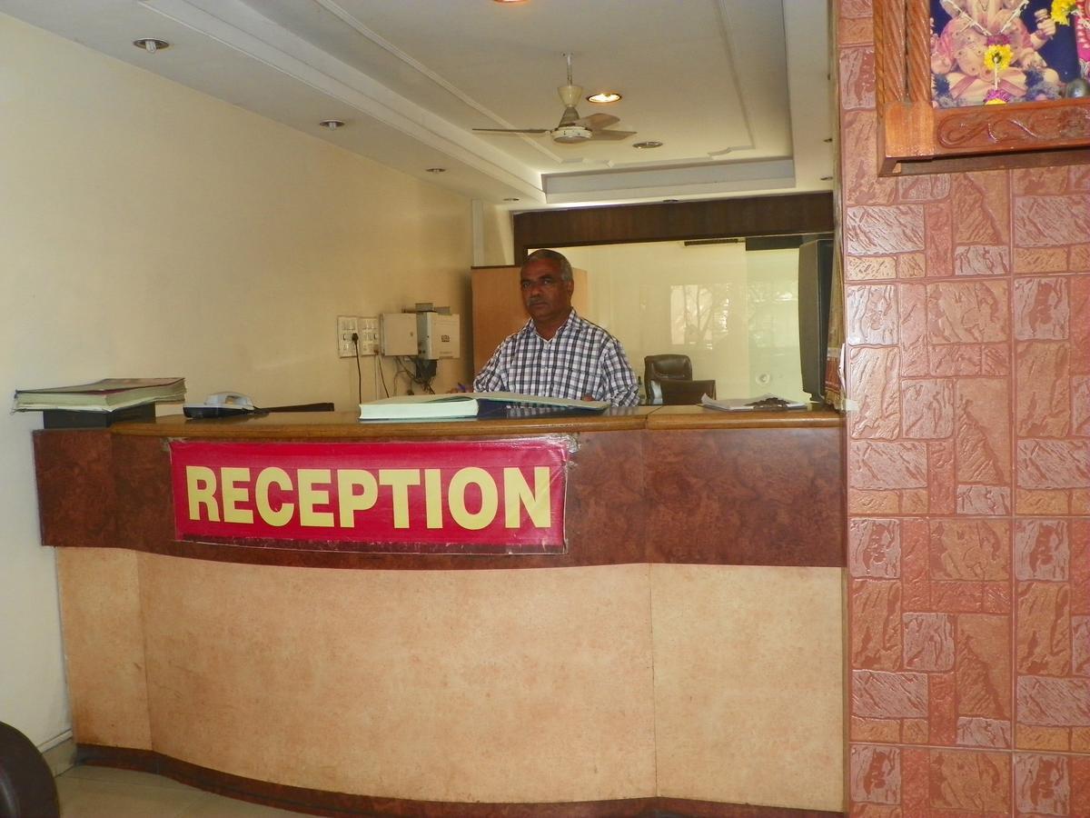 Hotel Rajdeep Poona Buitenkant foto