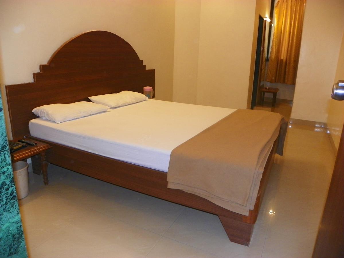 Hotel Rajdeep Poona Buitenkant foto